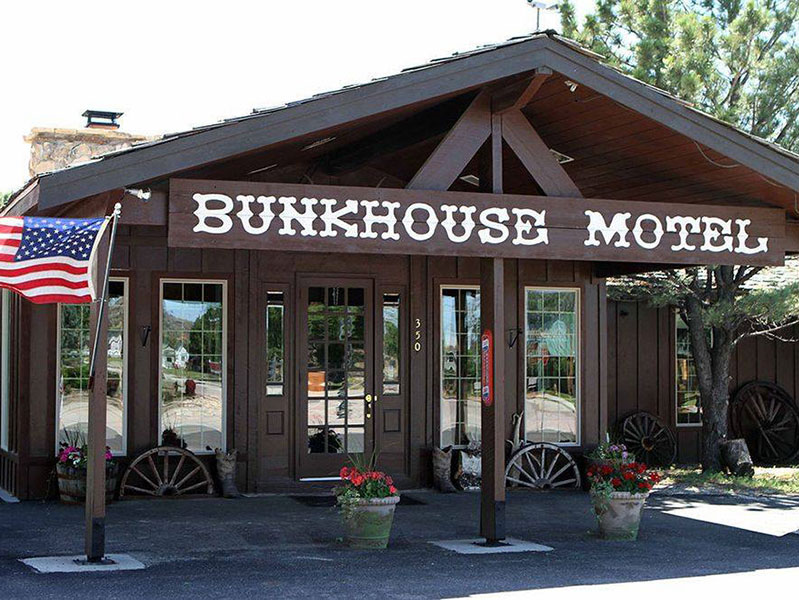 Bunkhouse Motel logo
